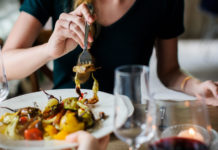 Jak uczcić rocznicę ślubu? Gotowe pomysły na pyszny prezent Jak uczcić rocznicę ślubu? Gotowe pomysły na pyszny prezent